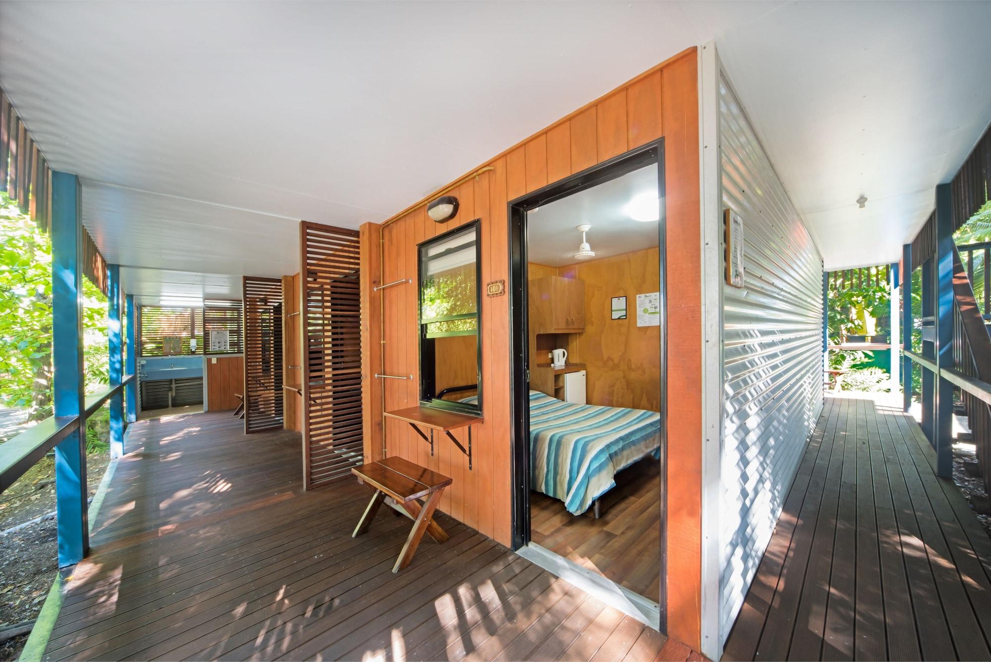 Airlie Beach Magnums - Adults Only Екстер'єр фото